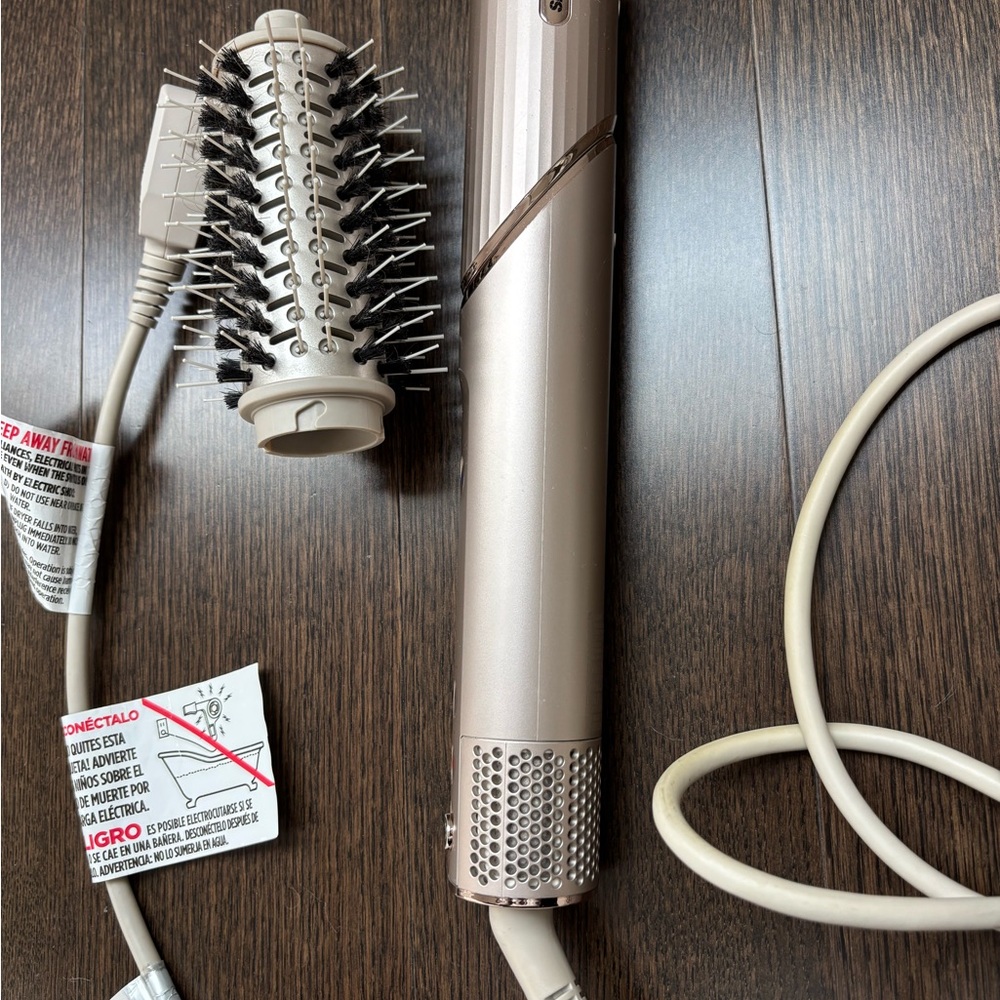 Shark FlexStyle System with two brushes and curling attachment
